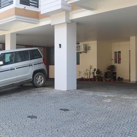 ホテル The Dibrugarh Address エクステリア 写真