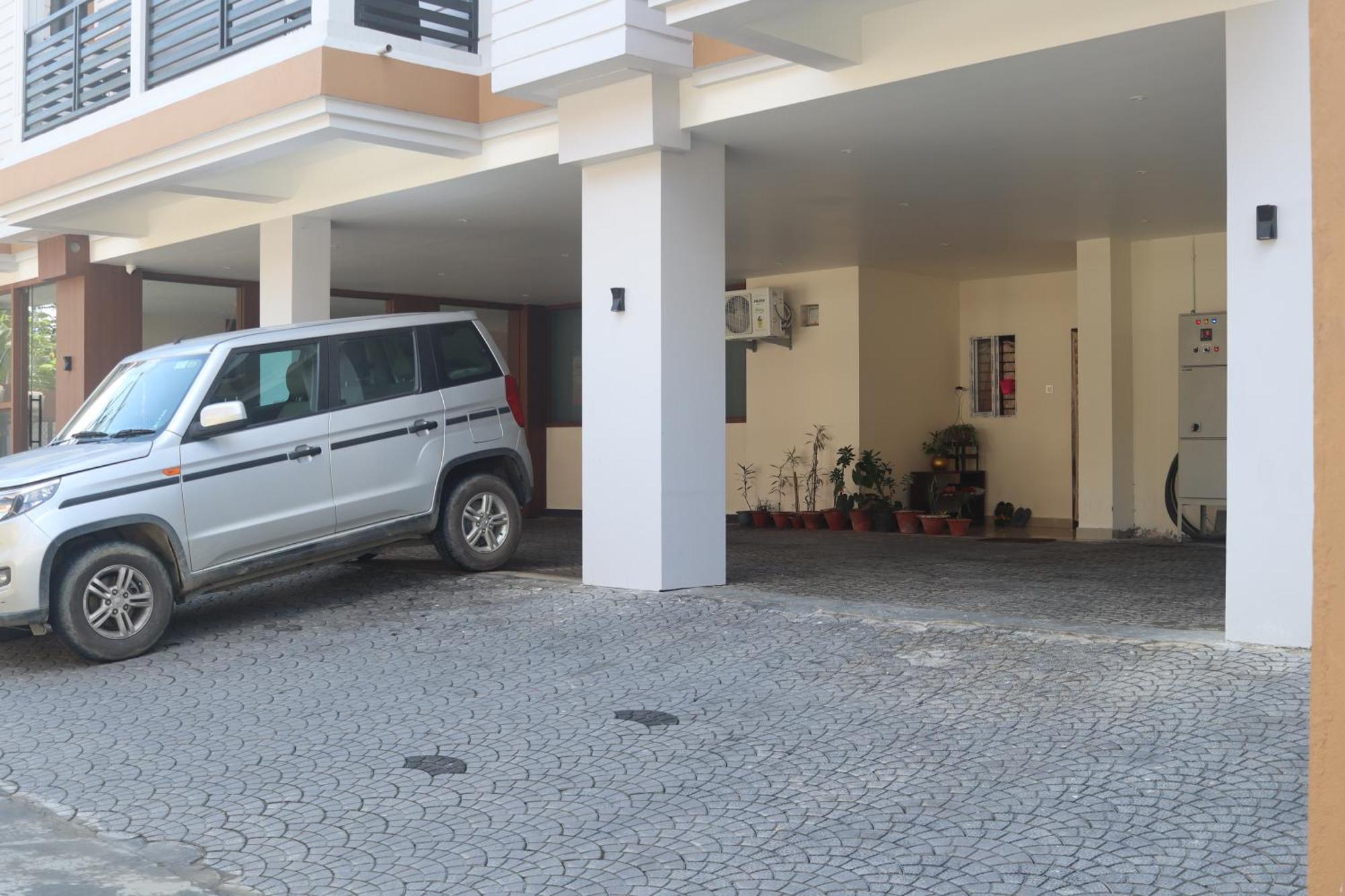 ホテル The Dibrugarh Address エクステリア 写真
