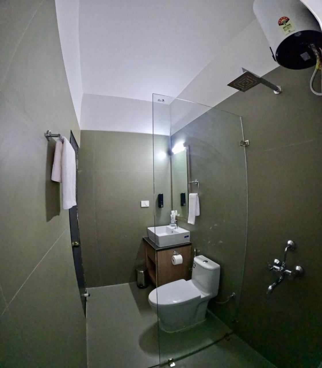ホテル The Dibrugarh Address エクステリア 写真