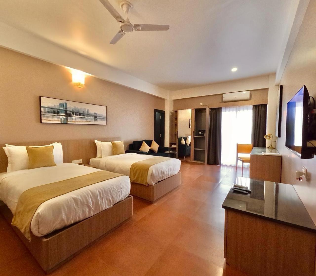 ホテル The Dibrugarh Address エクステリア 写真